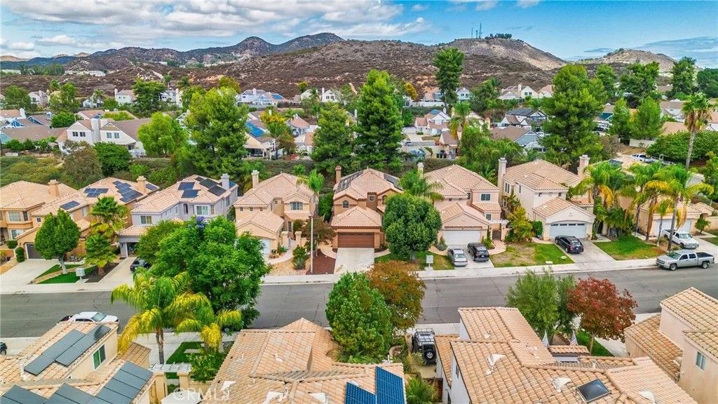 Photo of 24026 Crowned Partridge Ln, Murrieta, CA 92562 (MLS # SW25231834)