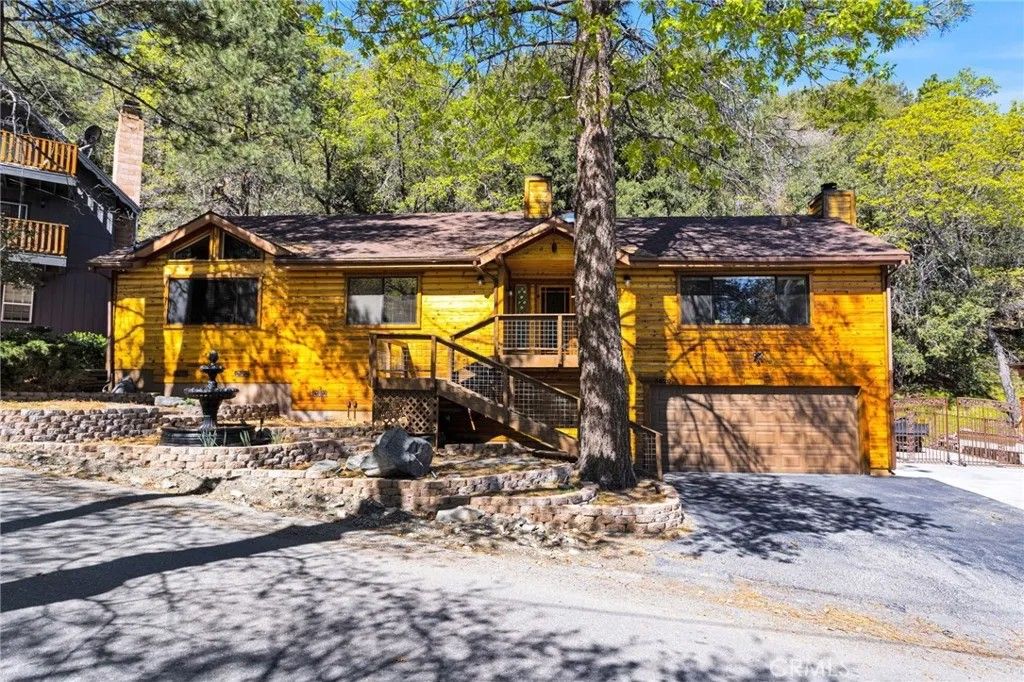 Photo of 5820 Acorn Dr, Wrightwood, CA 92397 (MLS # TR26085540)