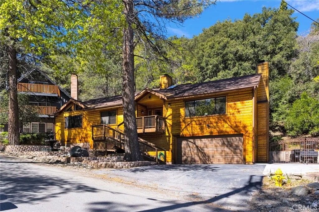 Photo of 5820 Acorn Dr, Wrightwood, CA 92397 (MLS # TR26085540)