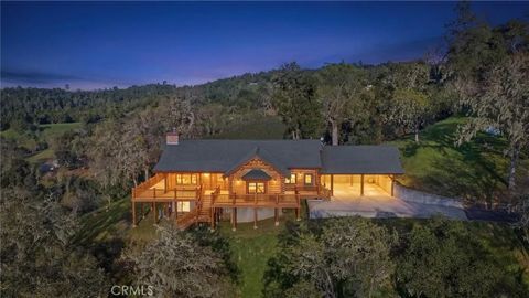 Photo of 7190 Tres Vista Road, Paso Robles, CA 93446 (MLS # SC26056837)