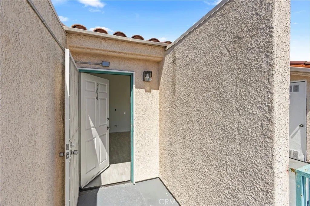 1121 Obispo Avenue 304