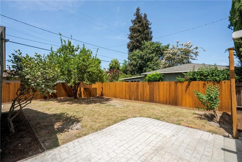 435 S Mariposa