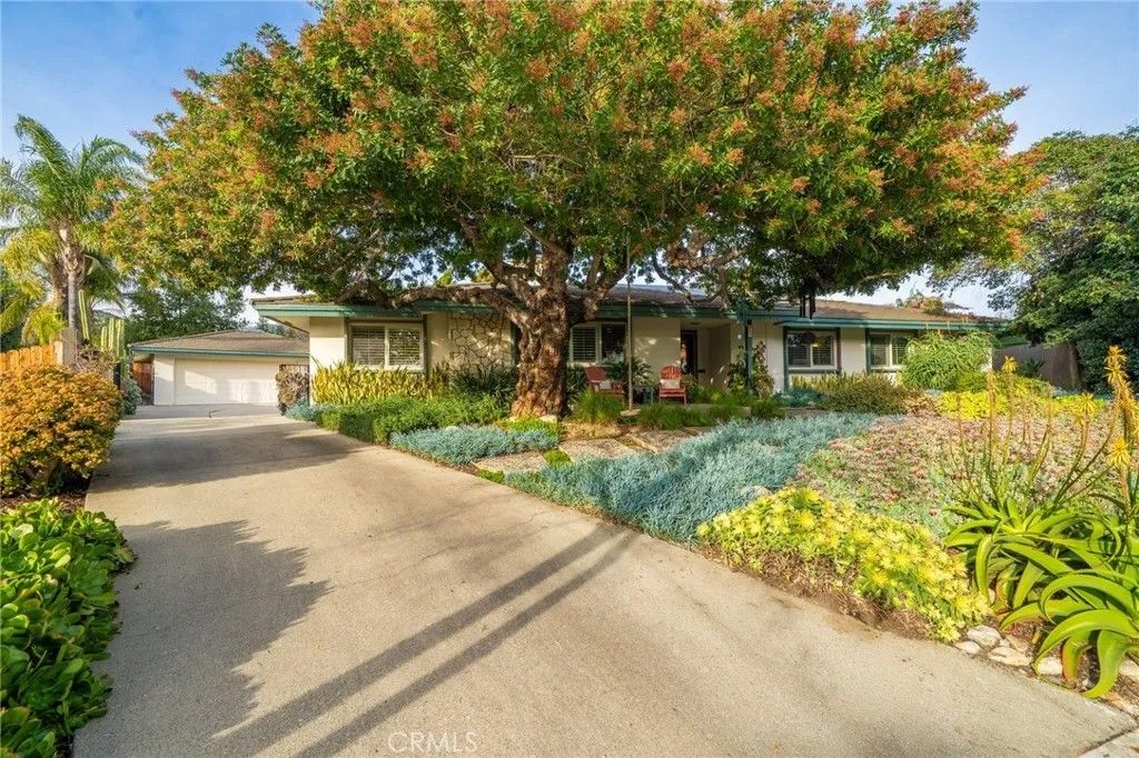 Photo of 257 W Sonora Place, Claremont, CA 91711 (MLS # CV26097609)
