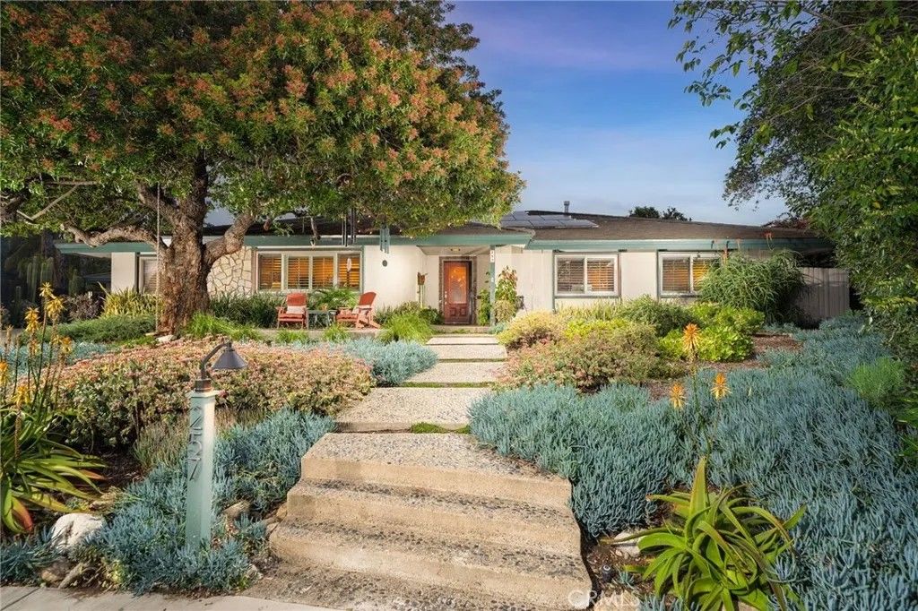 Photo of 257 W Sonora Place, Claremont, CA 91711 (MLS # CV26097609)