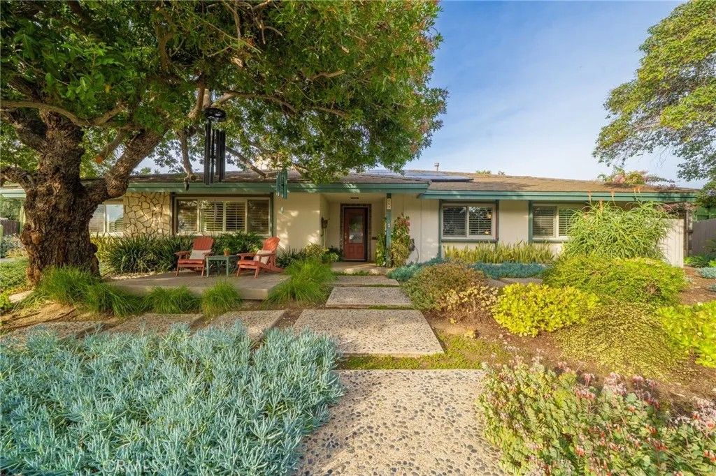 Photo of 257 W Sonora Place, Claremont, CA 91711 (MLS # CV26097609)
