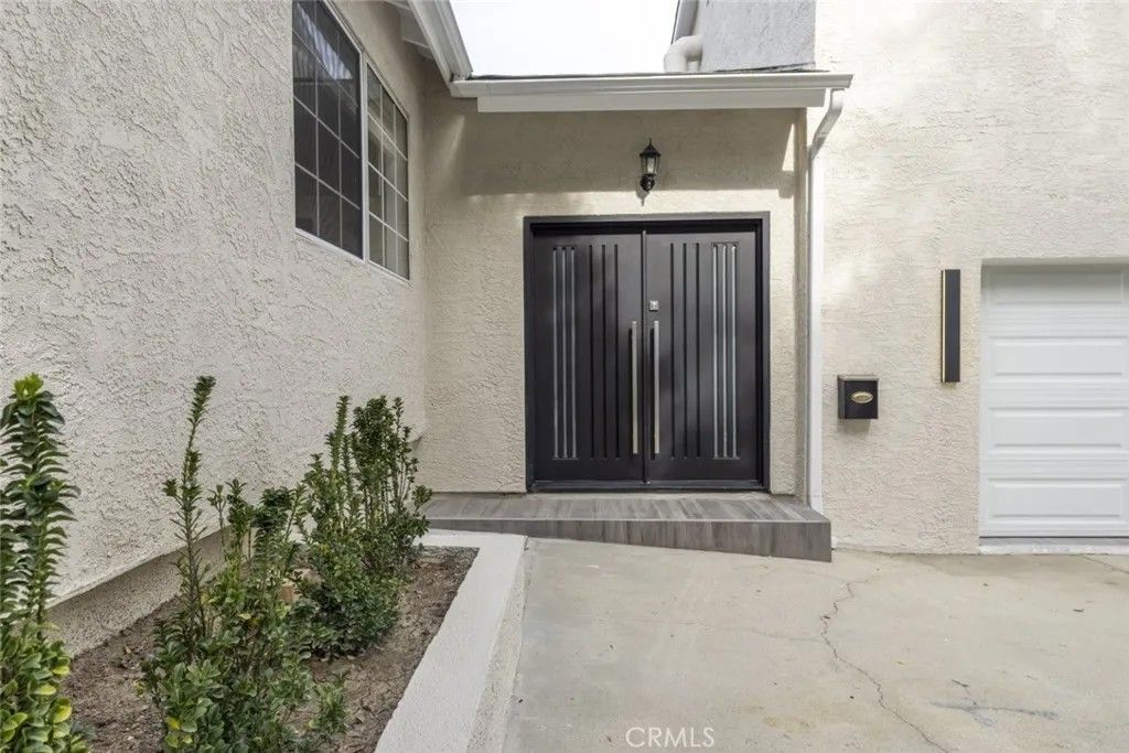 Photo of 22247 De La Osa Street, Woodland Hills, CA 91364 (MLS # SR26014634)