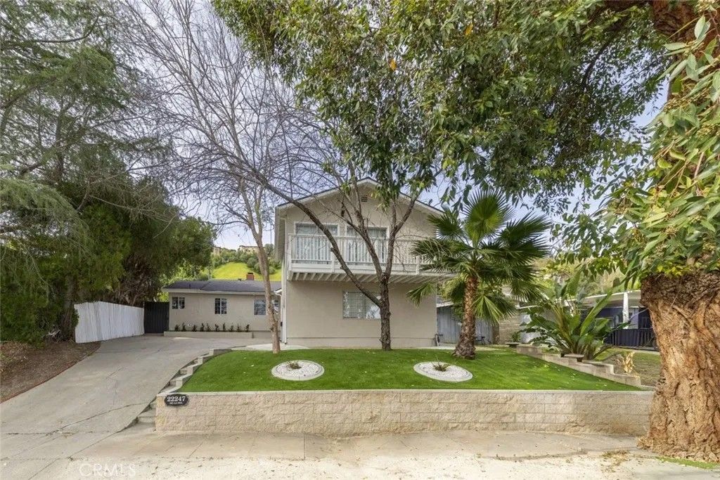 Photo of 22247 De La Osa Street, Woodland Hills, CA 91364 (MLS # SR26014634)