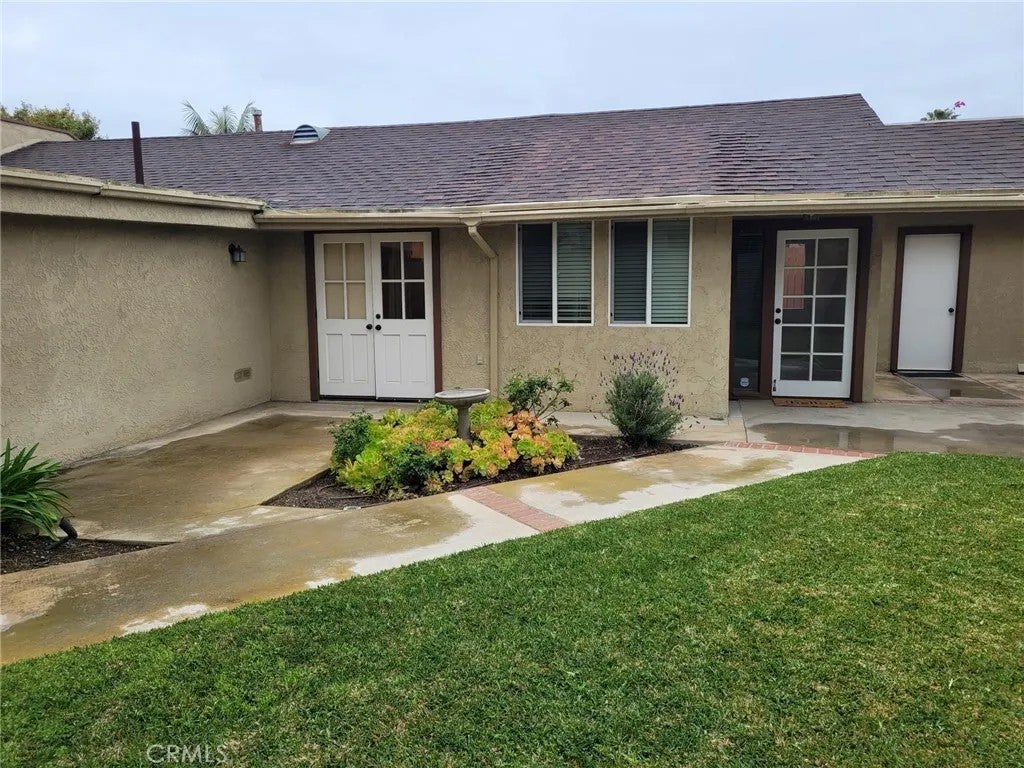2212 Laurel