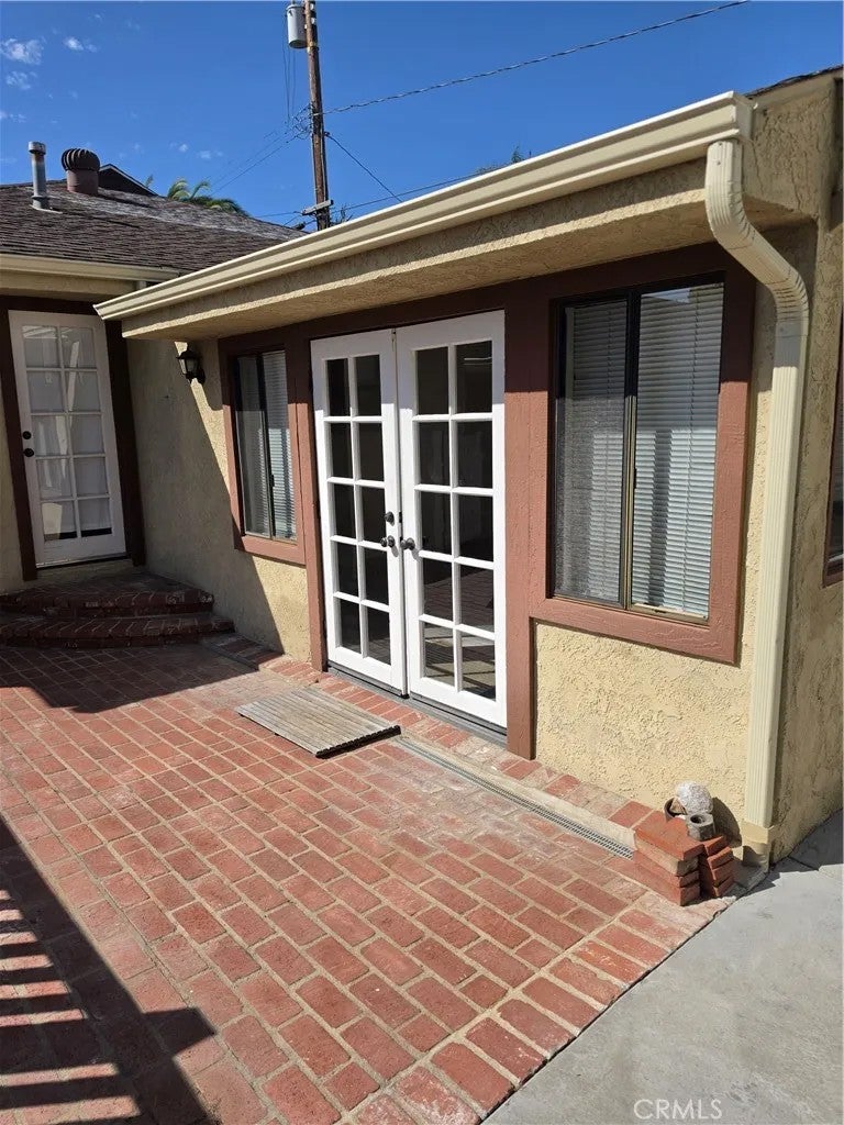 2212 Laurel