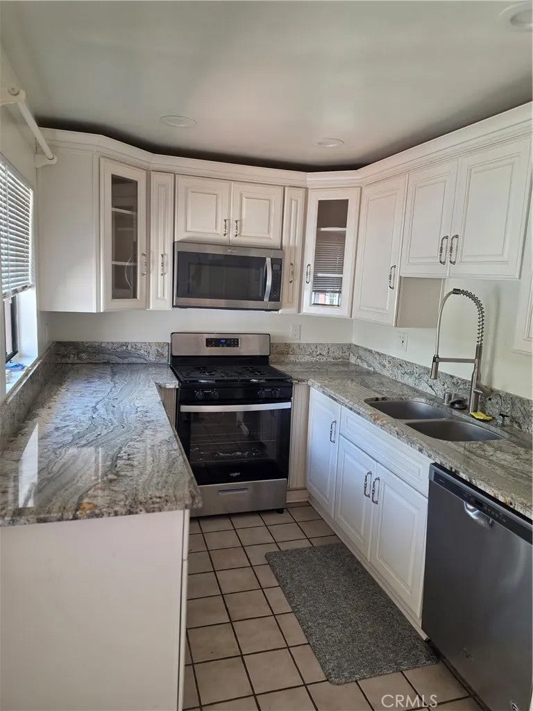 2212 Laurel