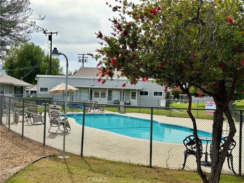 150 E Lakeshore 15