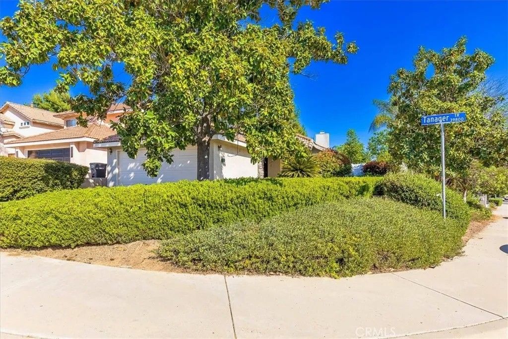 Photo of 39906 Tanager, Murrieta, CA 92562 (MLS # SW26075515)