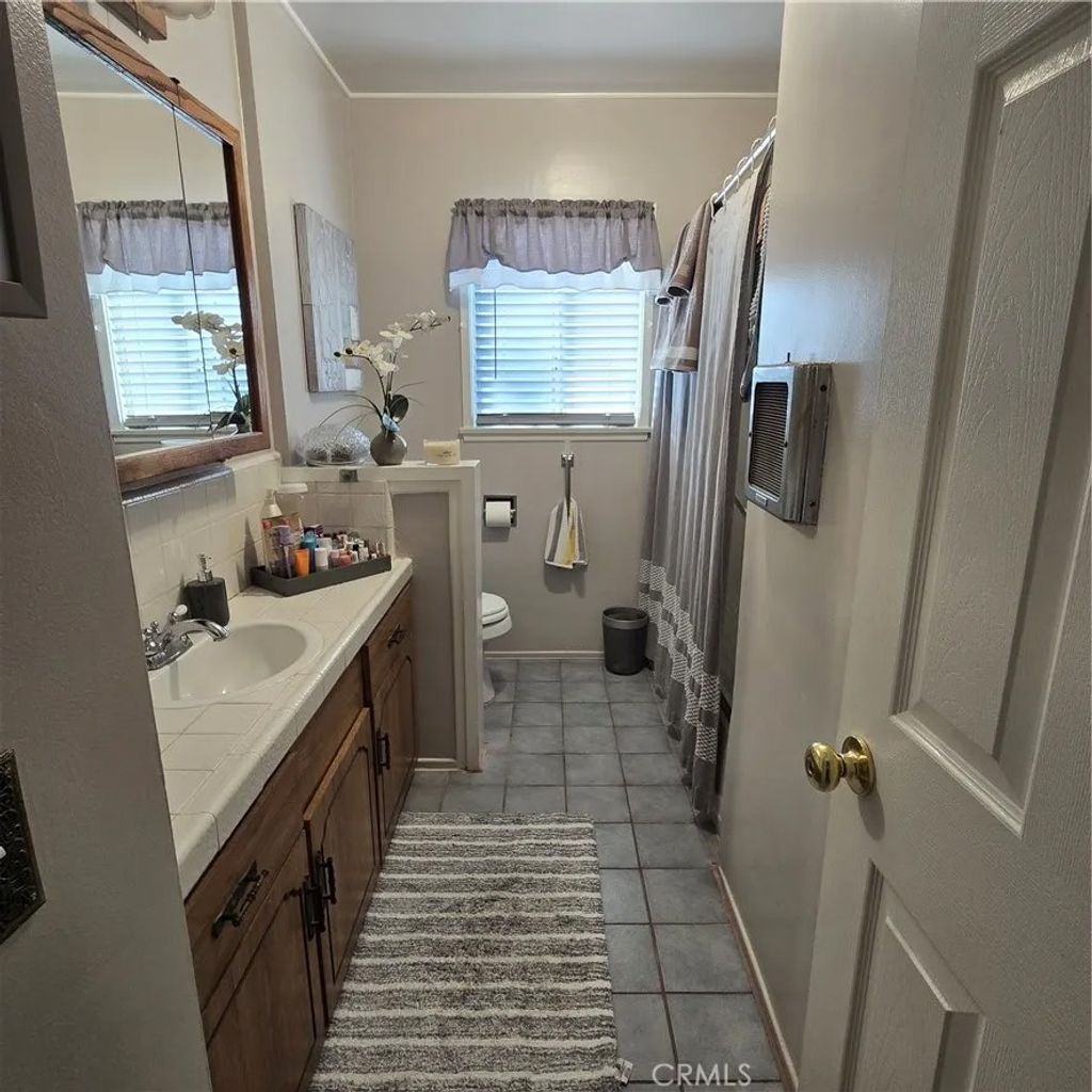 Photo of 10957 Chanera Ave, Inglewood, CA 90303 (MLS # SB26006966)