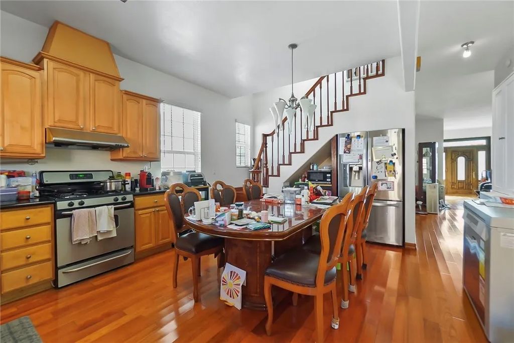 Photo of 1147 Fedora Street, Los Angeles, CA 90006 (MLS # WS26014826)