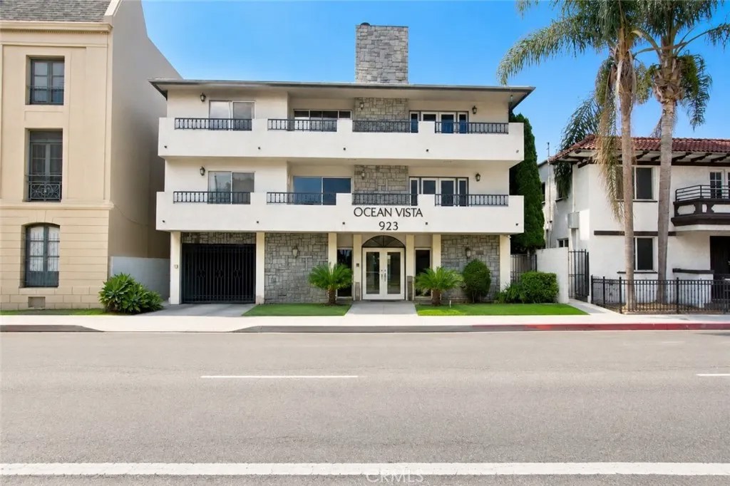923 E Ocean 5