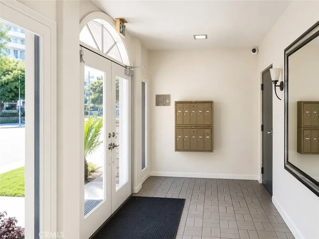923 E Ocean 5