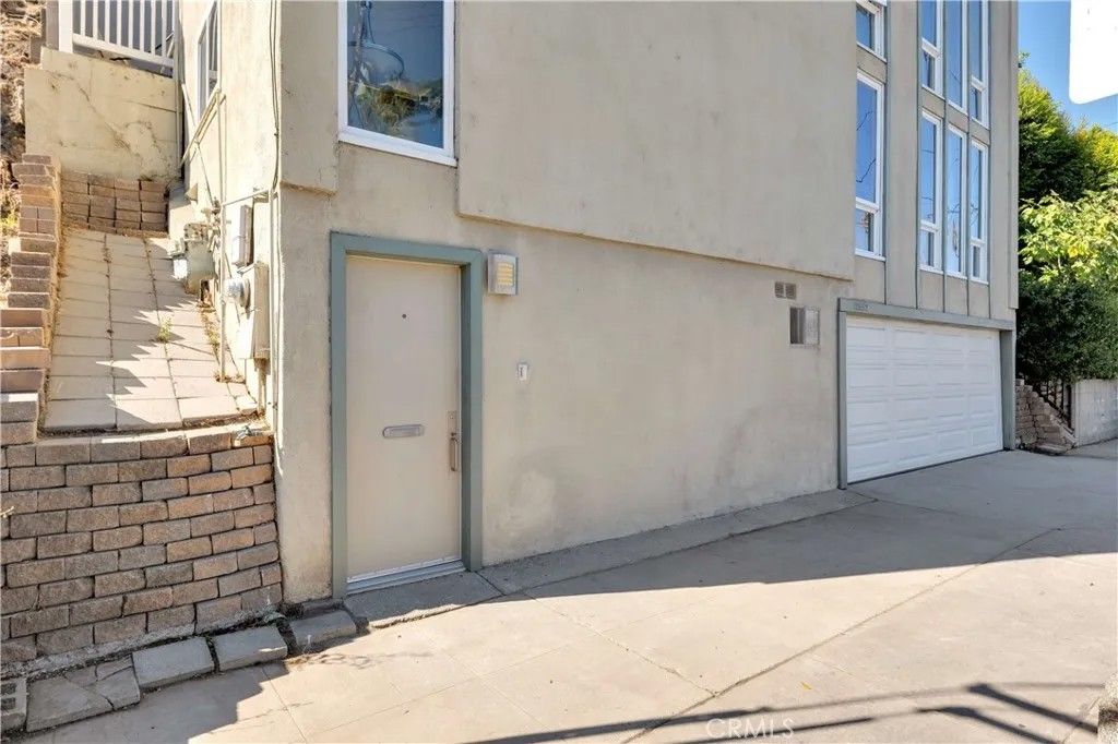 Photo of 12452 Laurel Terrace, Studio City, CA 91604 (MLS # SR25236218)