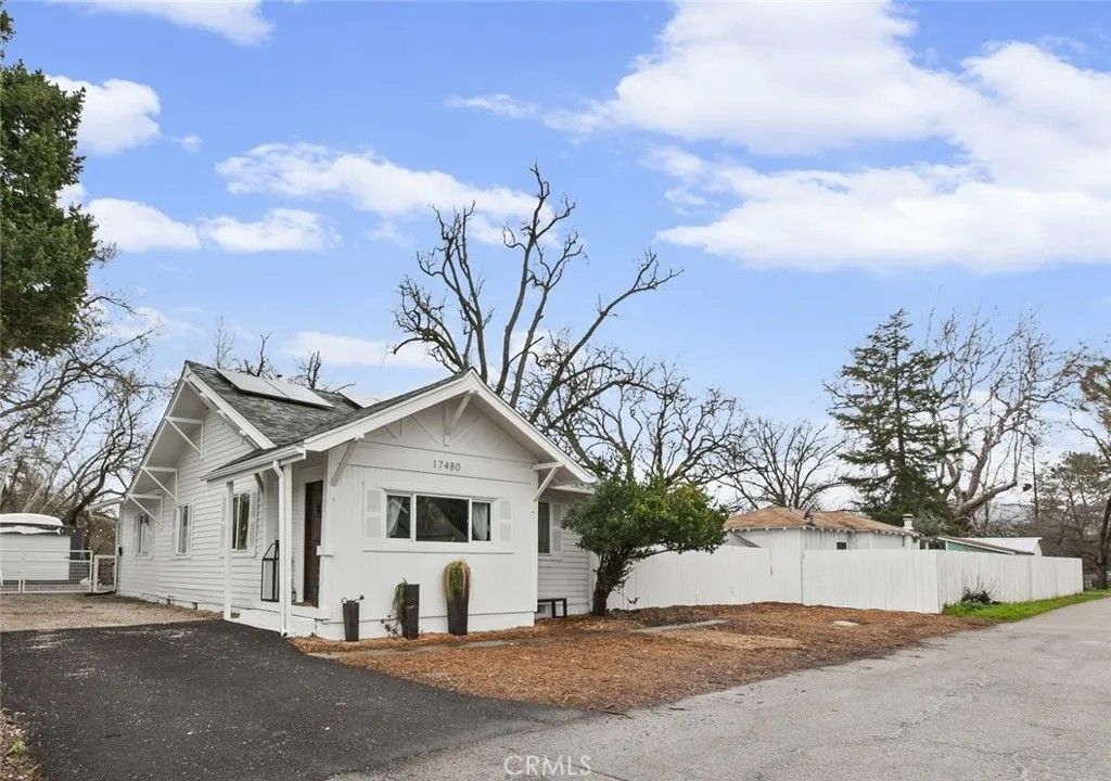 Photo of 17480 Pine Ave, Atascadero, CA 93422 (MLS # NS26033299)