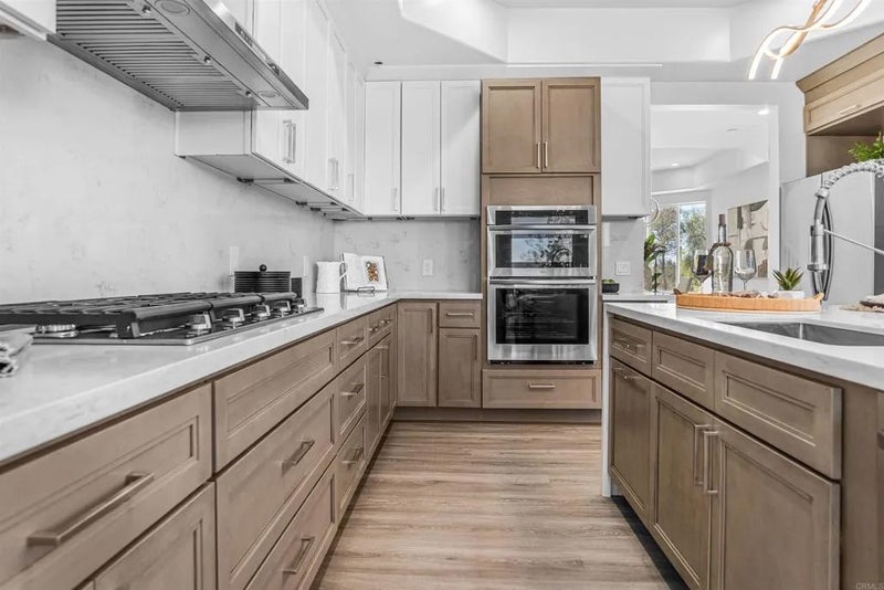 1094 Hillcrest View Lane