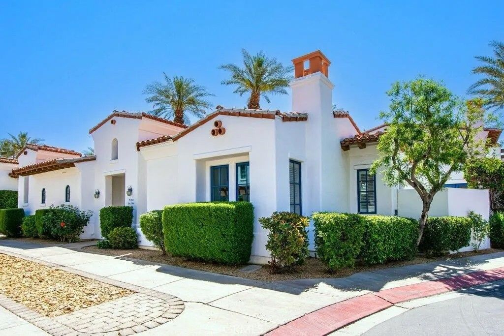 Photo of 77120 Vista Flora, La Quinta, CA 92253 (MLS # IG26005901)