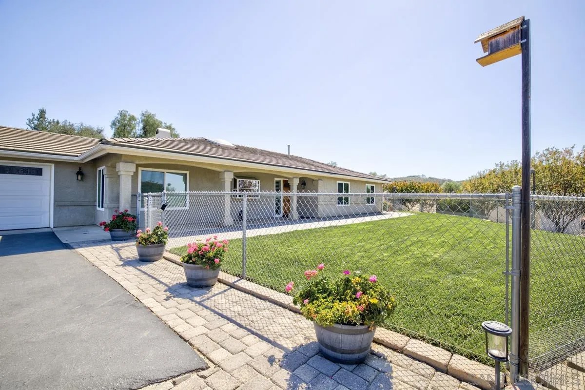 27611 Kiavo Dr