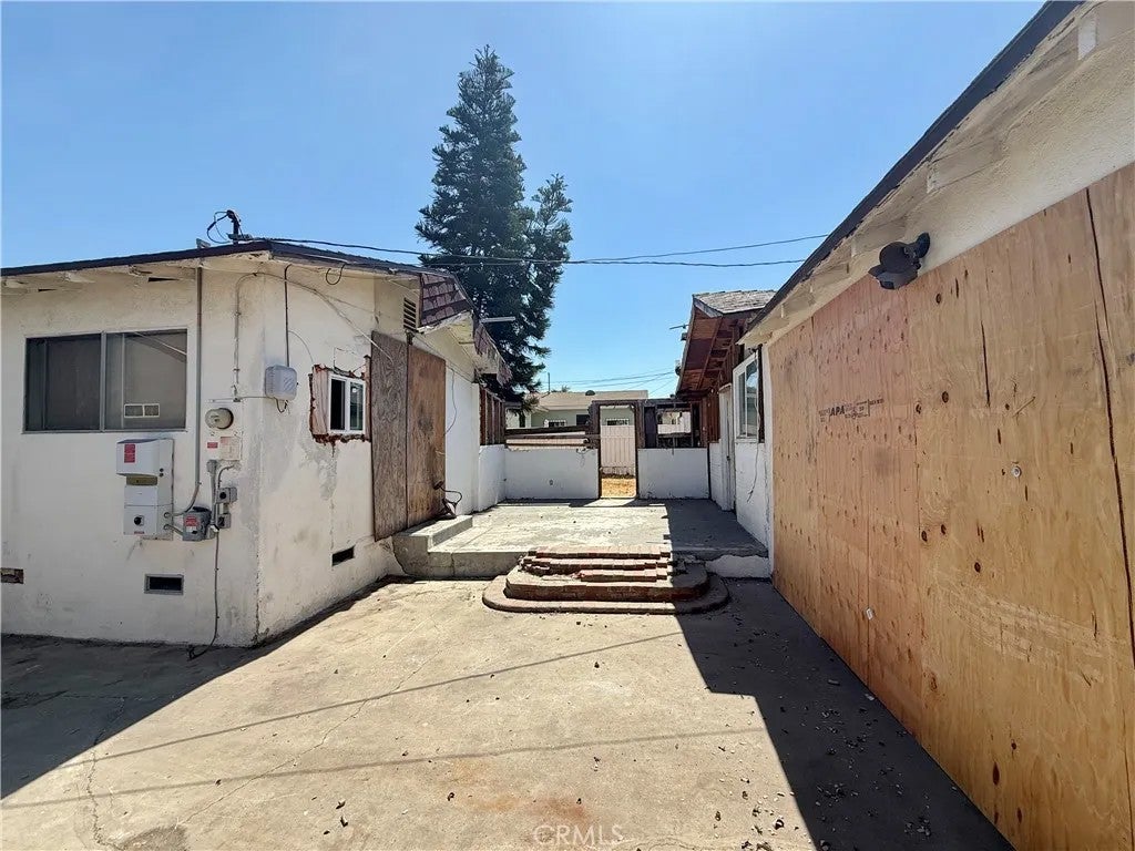 1718 W 109th Place