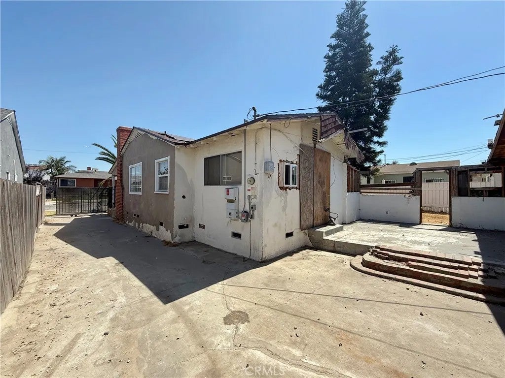 1718 W 109th Place