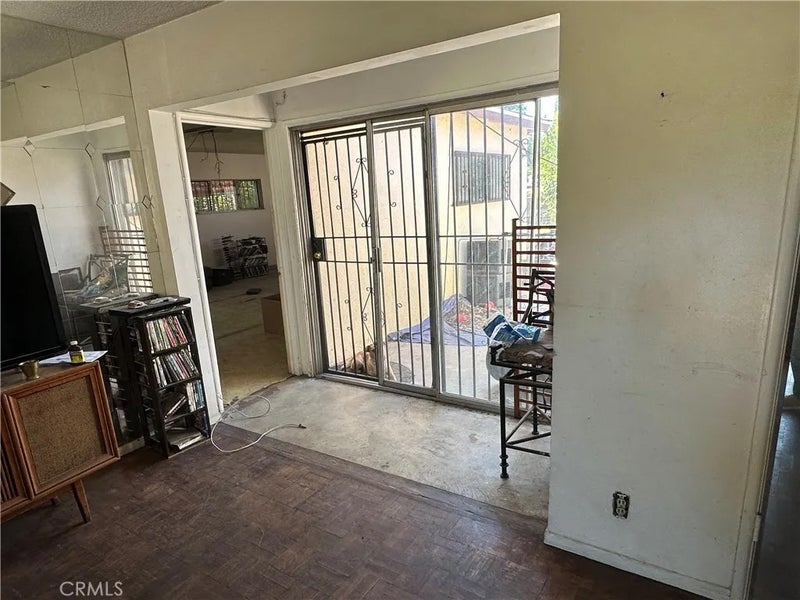 1875 Vine
