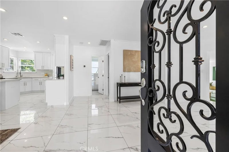 1320 N Catalina