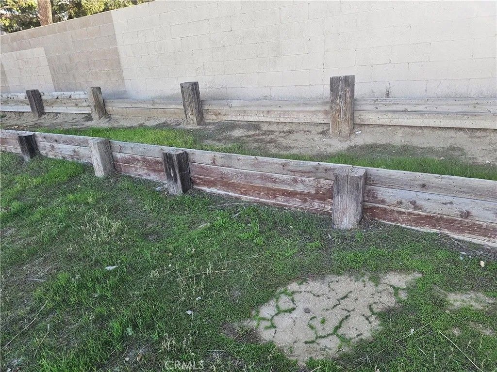 Photo of 15131 Wildrose St, Victorville, CA 92394 (MLS # SR25279836)