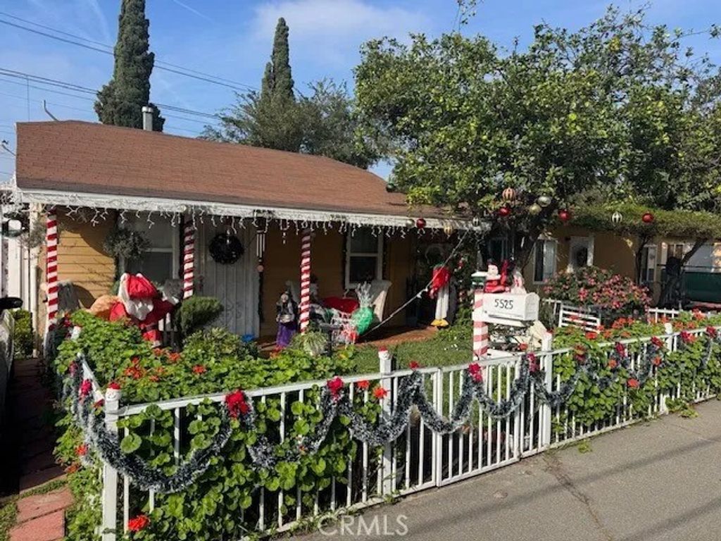 Photo of 5523 Gotham Avenue, Bell Gardens, CA 90201 (MLS # AR26008090)