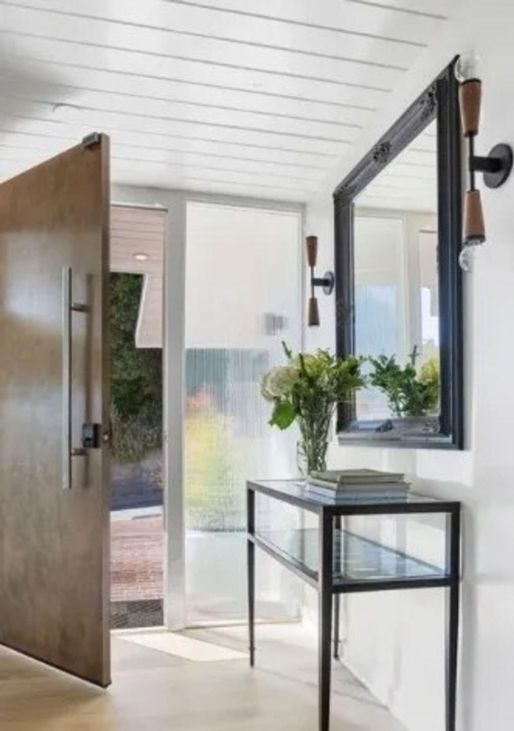 Photo of 8656 Skyline Dr, Los Angeles, CA 90046 (MLS # DW26014104)