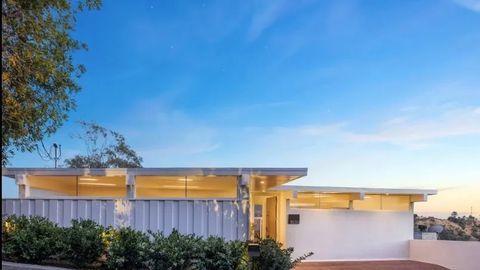 Photo of 8656 Skyline Dr, Los Angeles, CA 90046 (MLS # DW26014104)