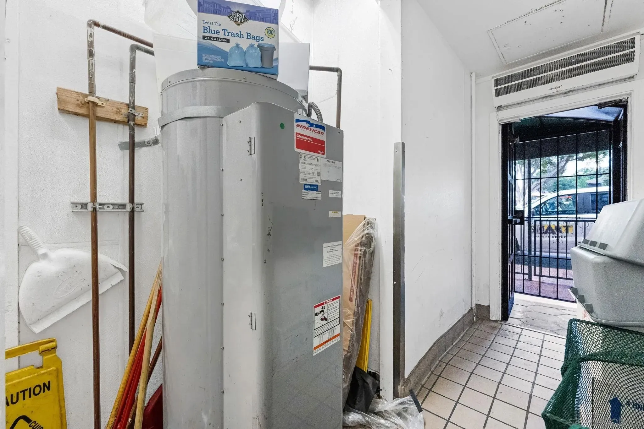 San Diego, California 92103, United States, ,Commercial,Active,218975