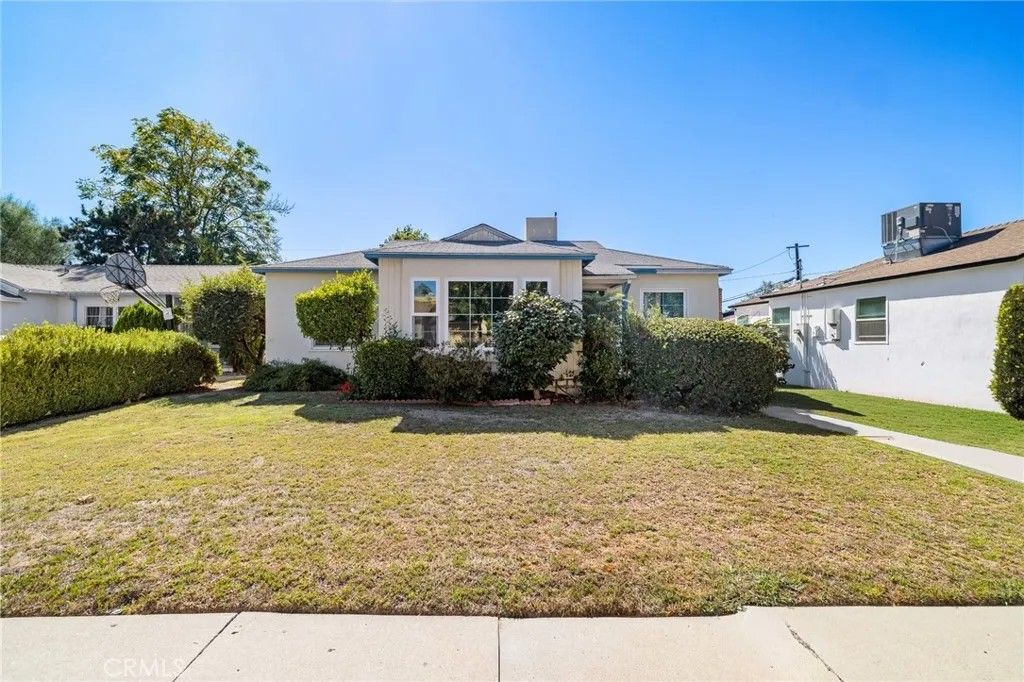 Photo of 17650 Welby Way, Van Nuys, CA 91406 (MLS # SR25238811)