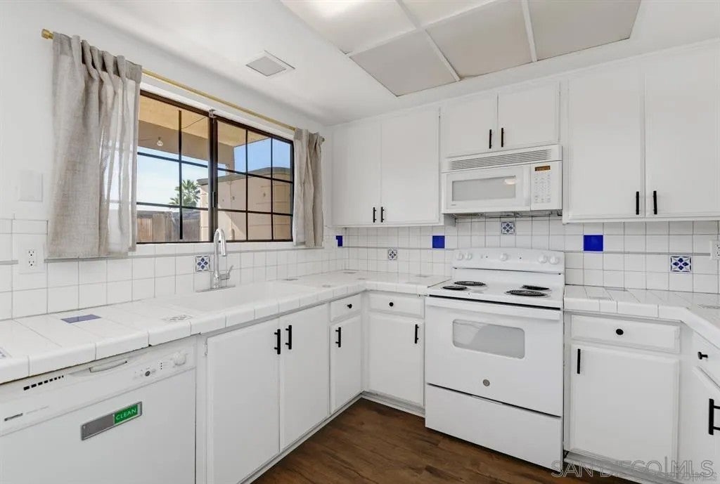 Photo of 625 S Fig ST #10, Escondido, CA 92025 (MLS # 260023823)