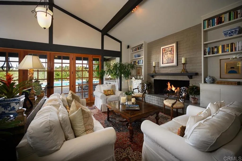 17925 Avenida Alondra