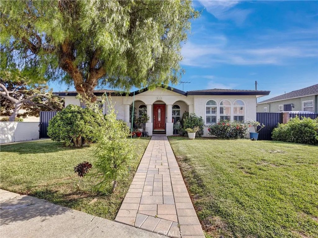 Photo of 812 W Athens Blvd, Los Angeles, CA 90044 (MLS # SB26072163)