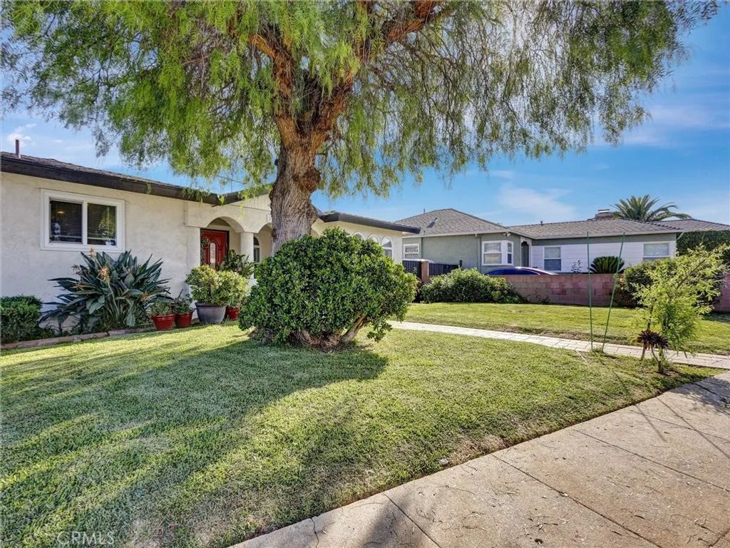 Photo of 812 W Athens Blvd, Los Angeles, CA 90044 (MLS # SB26072163)