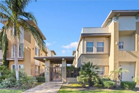 Photo of 431 N Los Robles Ave #6, Pasadena, CA 91101 (MLS # TR26025677)