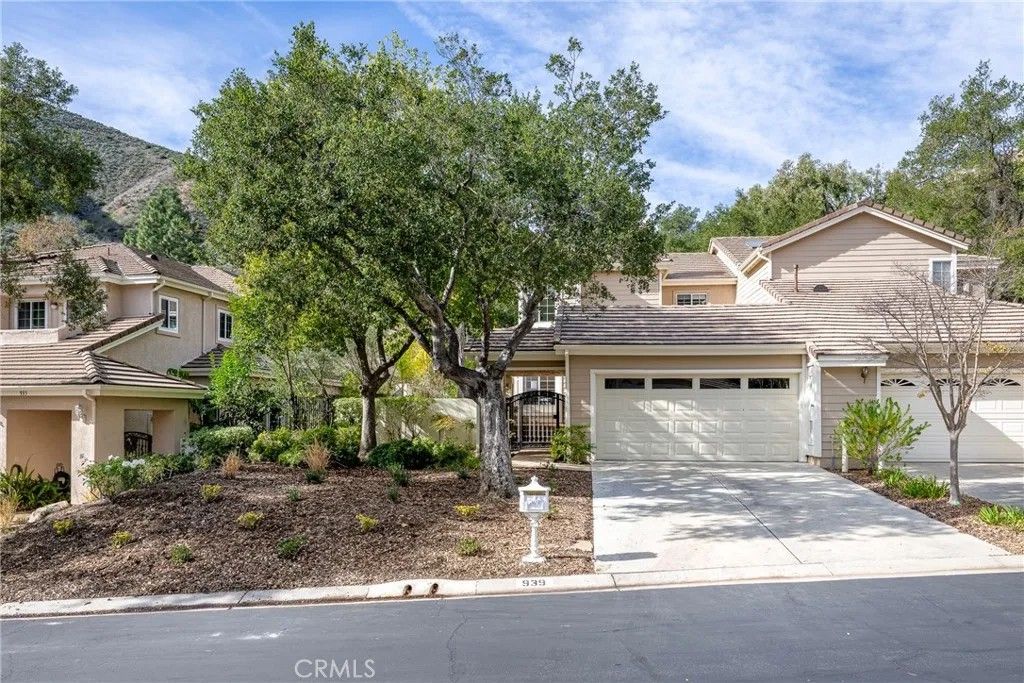 Photo of 939 Blue Mountain, Westlake Village, CA 91362 (MLS # CV25279569)