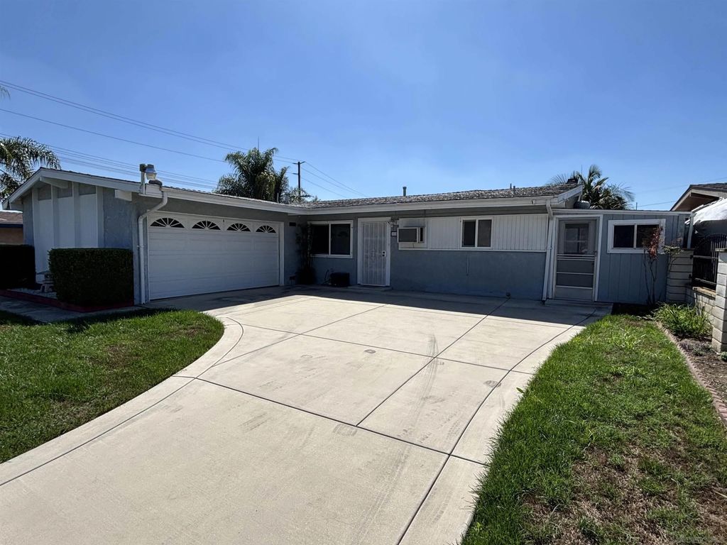 Photo of 610 Shuboro St, Vista, CA 92083 (MLS # 250039569)