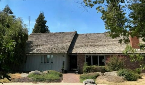 Photo of 718 E Myer AVE, Exeter, CA 93221 (MLS # PW26162643)