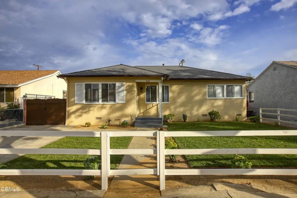 Photo of 7046 Murietta Avenue, Van Nuys, CA 91405 (MLS # P1-25254)