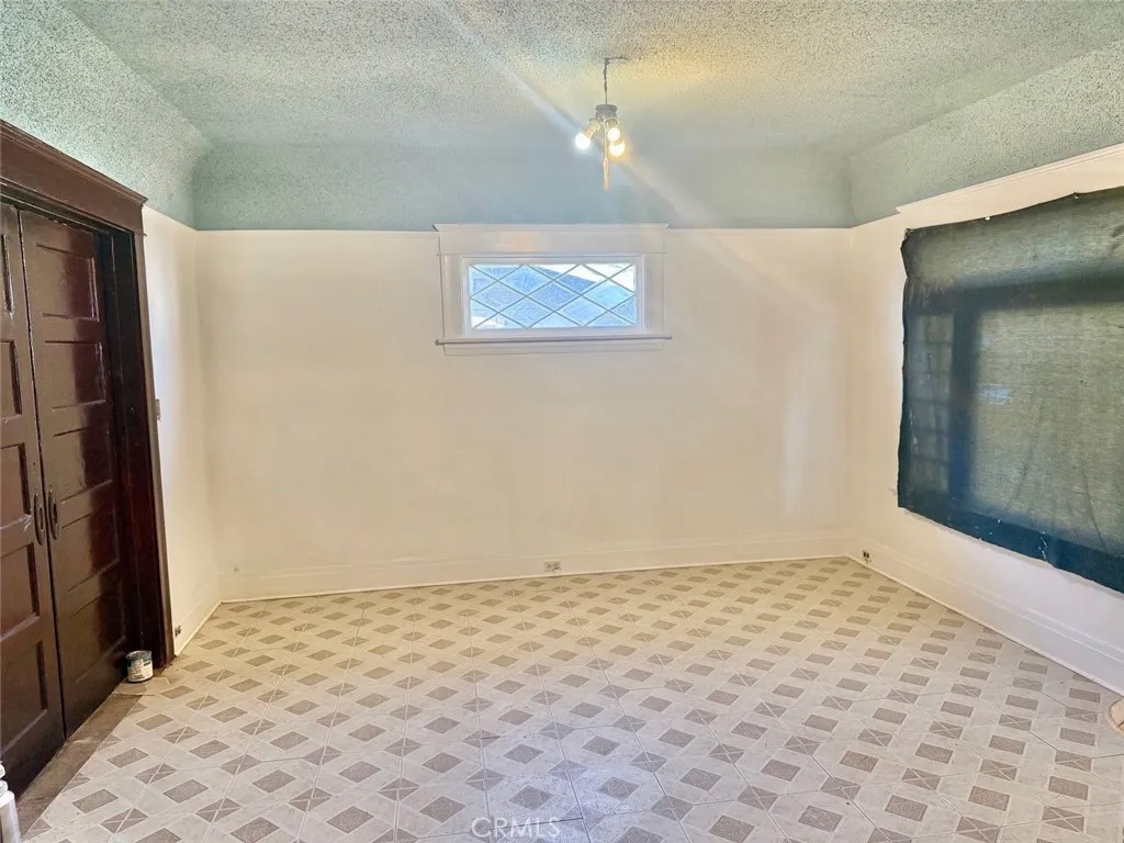 860 W 54th