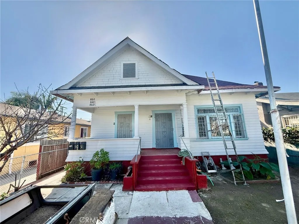 860 W 54th