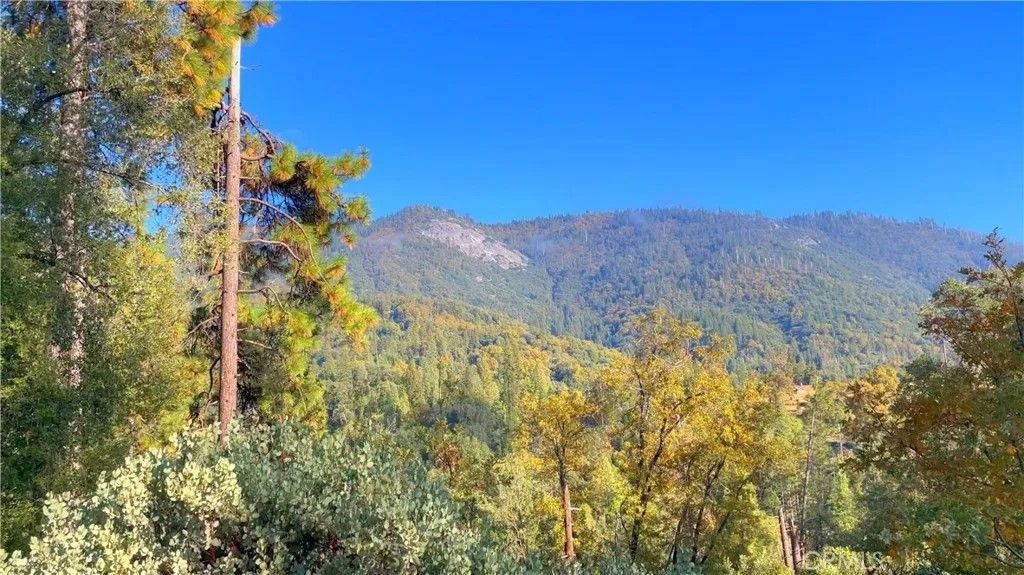 Photo of 6180 Chowchilla Mtn, Mariposa, CA 95338 (MLS # MP25246669)