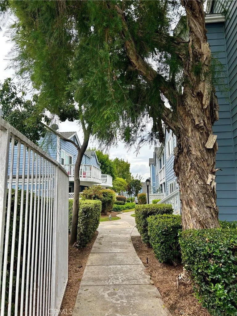 12864 Sycamore Village