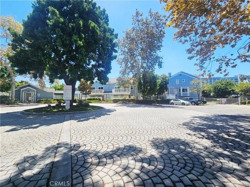 12864 Sycamore Village