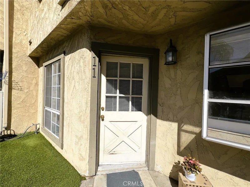 181 W La Verne Avenue 11